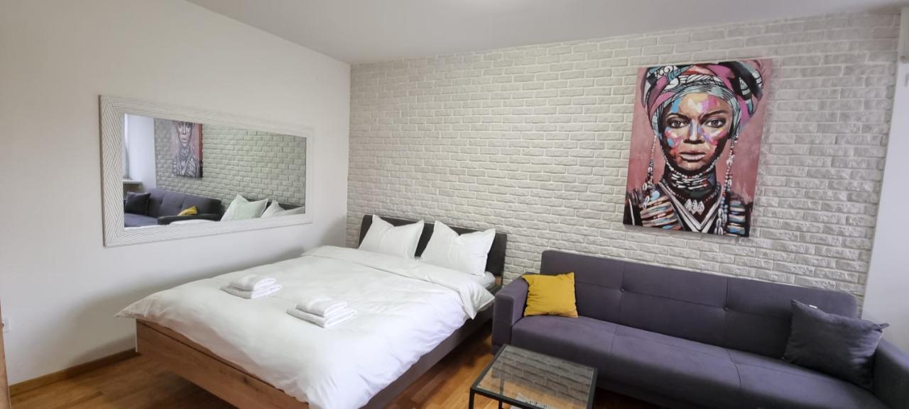 Grove II Apartment = Strict City Centre Нови Сад Екстериор снимка