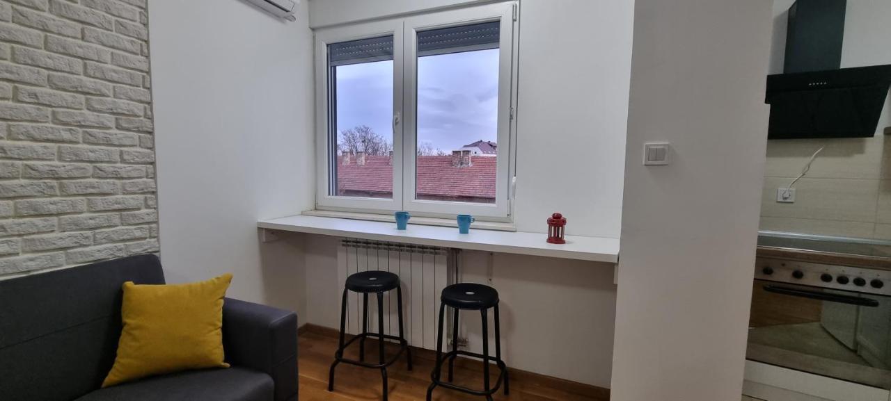 Grove II Apartment = Strict City Centre Нови Сад Екстериор снимка