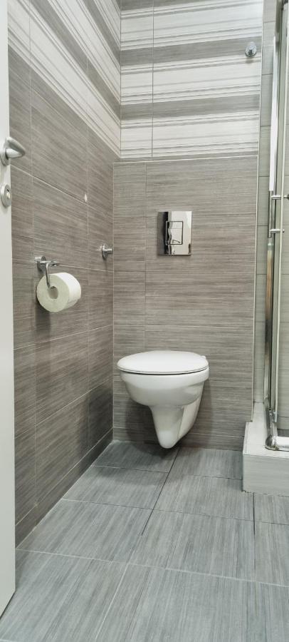 Grove II Apartment = Strict City Centre Нови Сад Екстериор снимка
