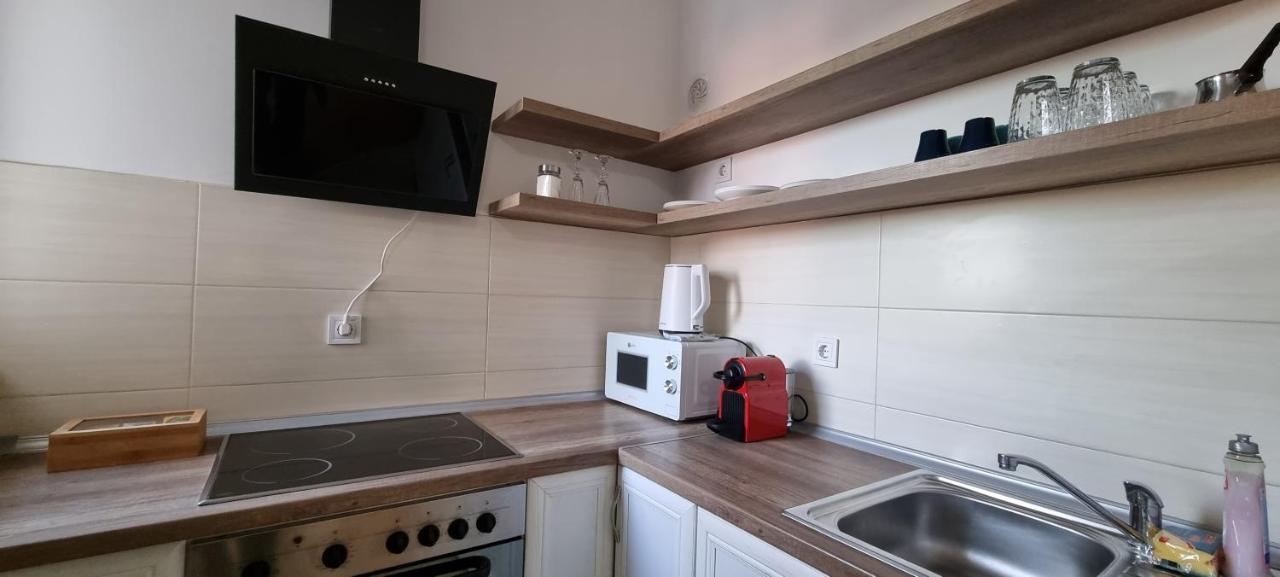 Grove II Apartment = Strict City Centre Нови Сад Екстериор снимка