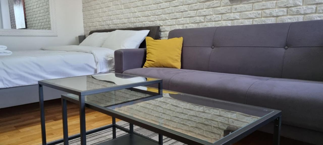 Grove II Apartment = Strict City Centre Нови Сад Екстериор снимка