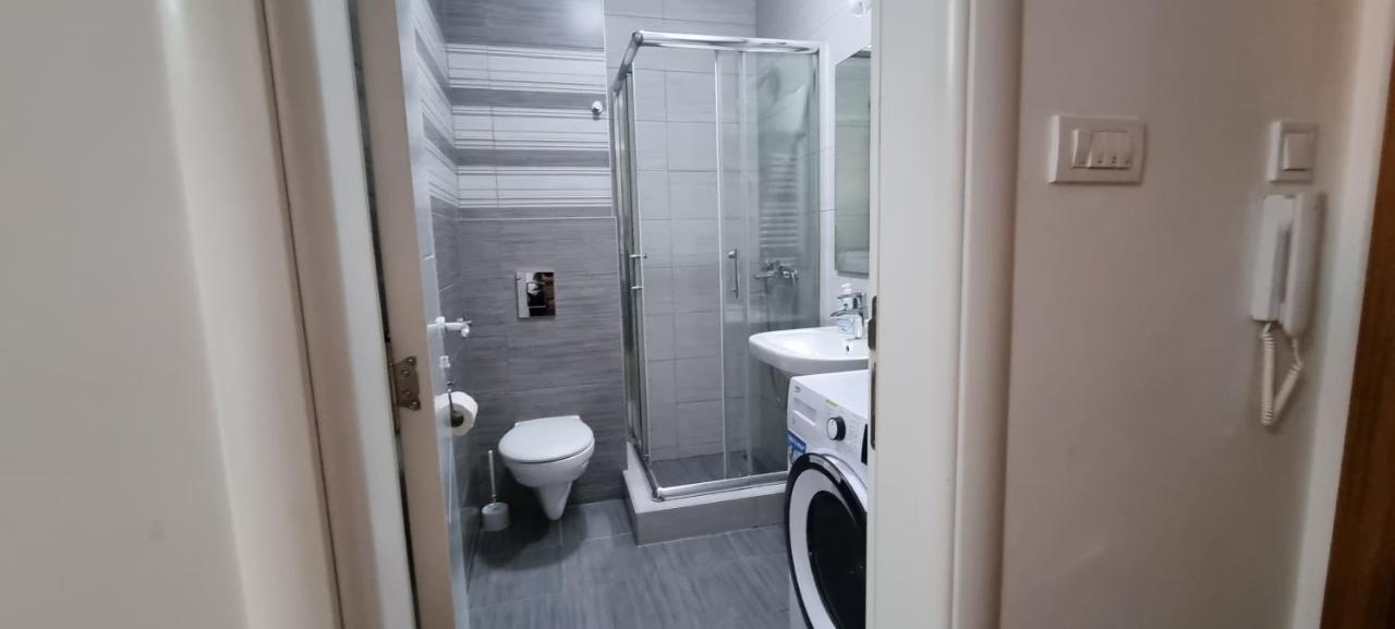 Grove II Apartment = Strict City Centre Нови Сад Екстериор снимка