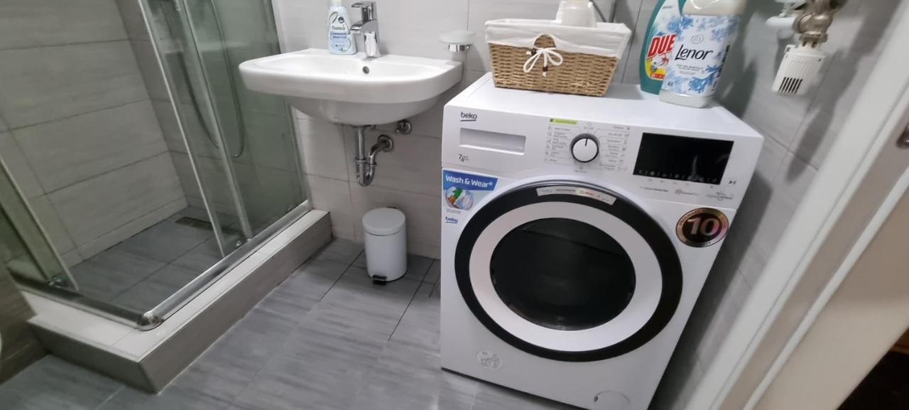 Grove II Apartment = Strict City Centre Нови Сад Екстериор снимка